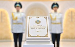 Сегодня со вступлением силу Новой Конституции начинается новый исторический этап в жизни страны!
