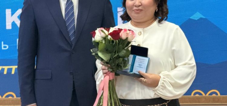 В честь Дня Республики сотрудник Городской клинической больницы №1 Алматы удостоена награды В честь Дня Республики сотрудник Городской клинической больницы №1 Алматы удостоена награды